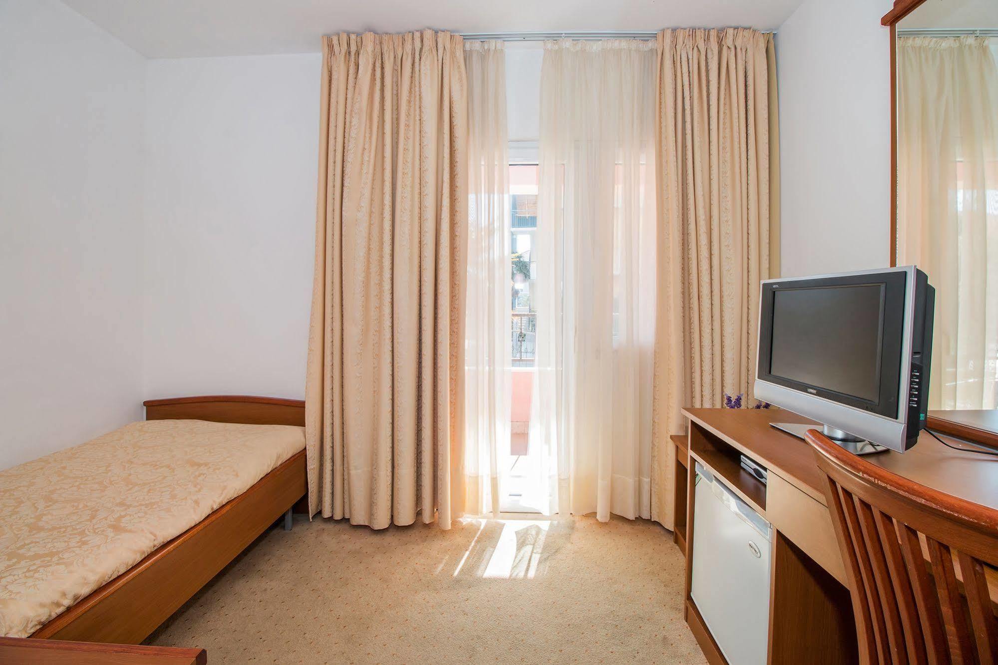 Hotel Hygge Biograd Na Moru Esterno foto