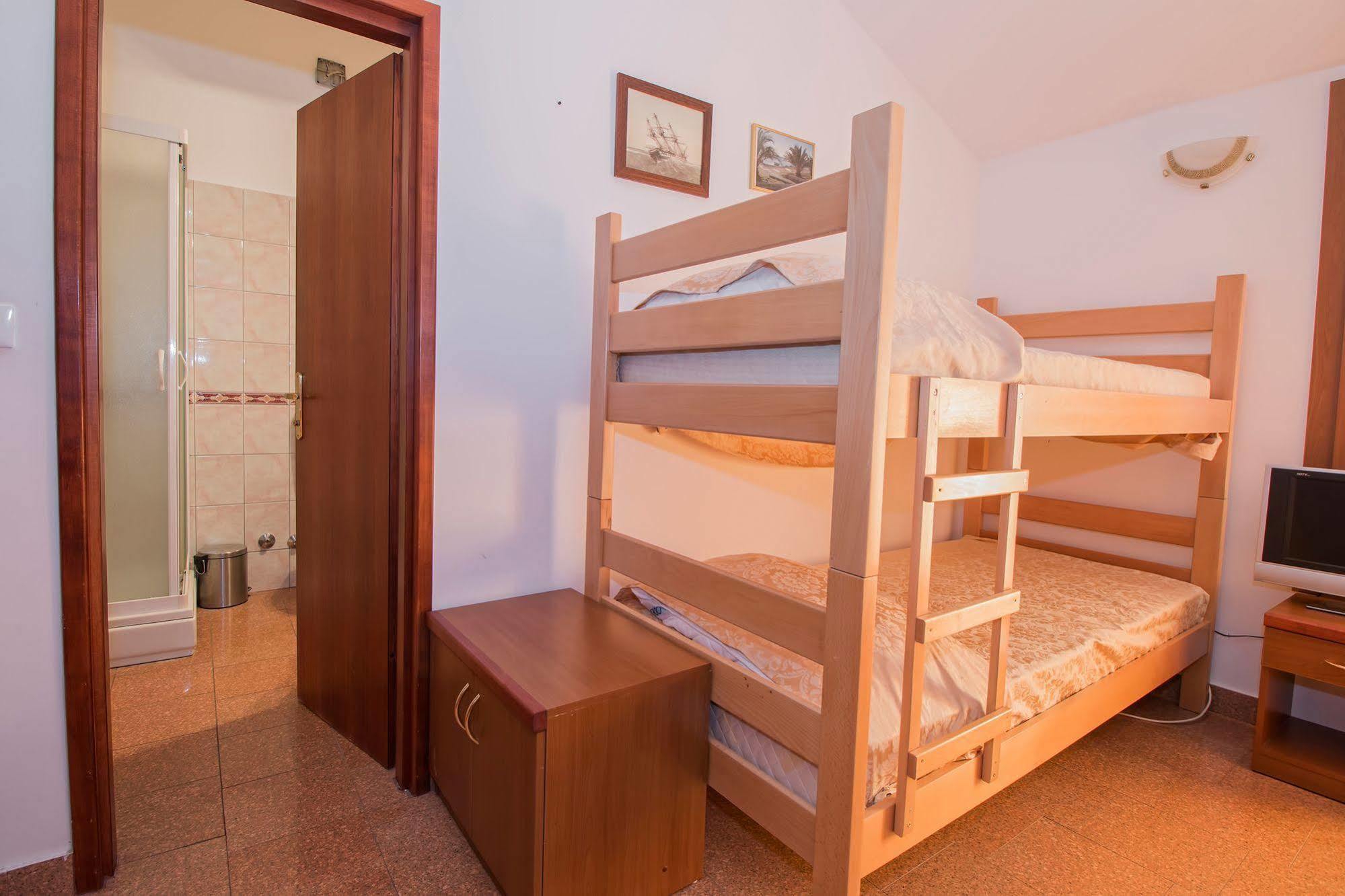 Hotel Hygge Biograd Na Moru Esterno foto
