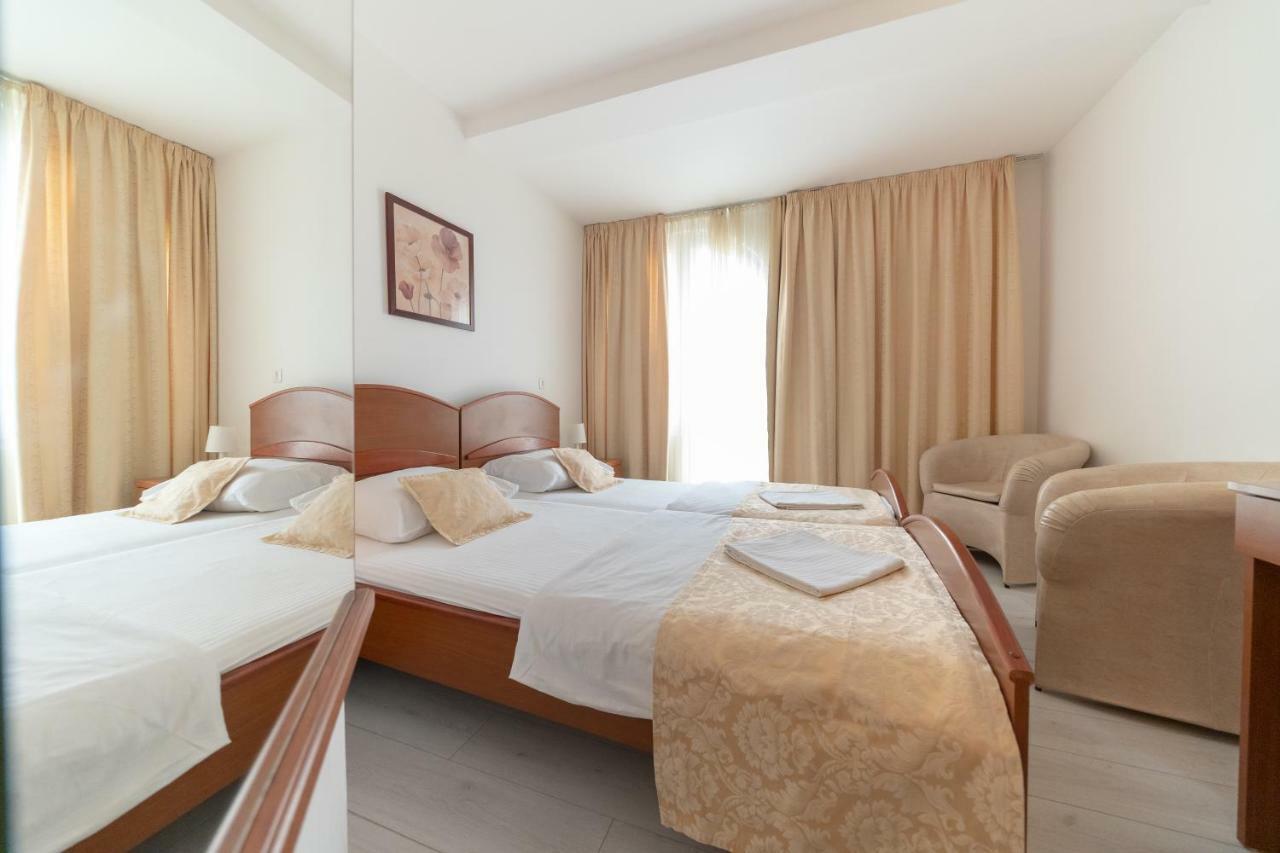 Hotel Hygge Biograd Na Moru Esterno foto