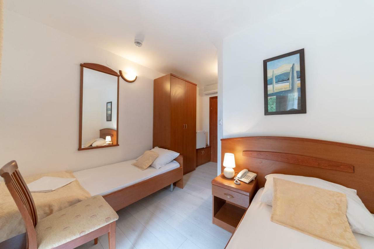 Hotel Hygge Biograd Na Moru Esterno foto