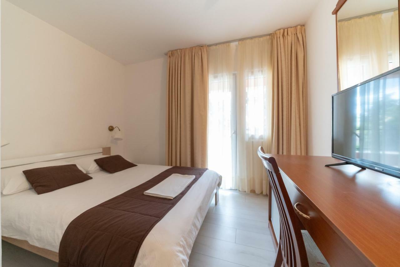 Hotel Hygge Biograd Na Moru Esterno foto