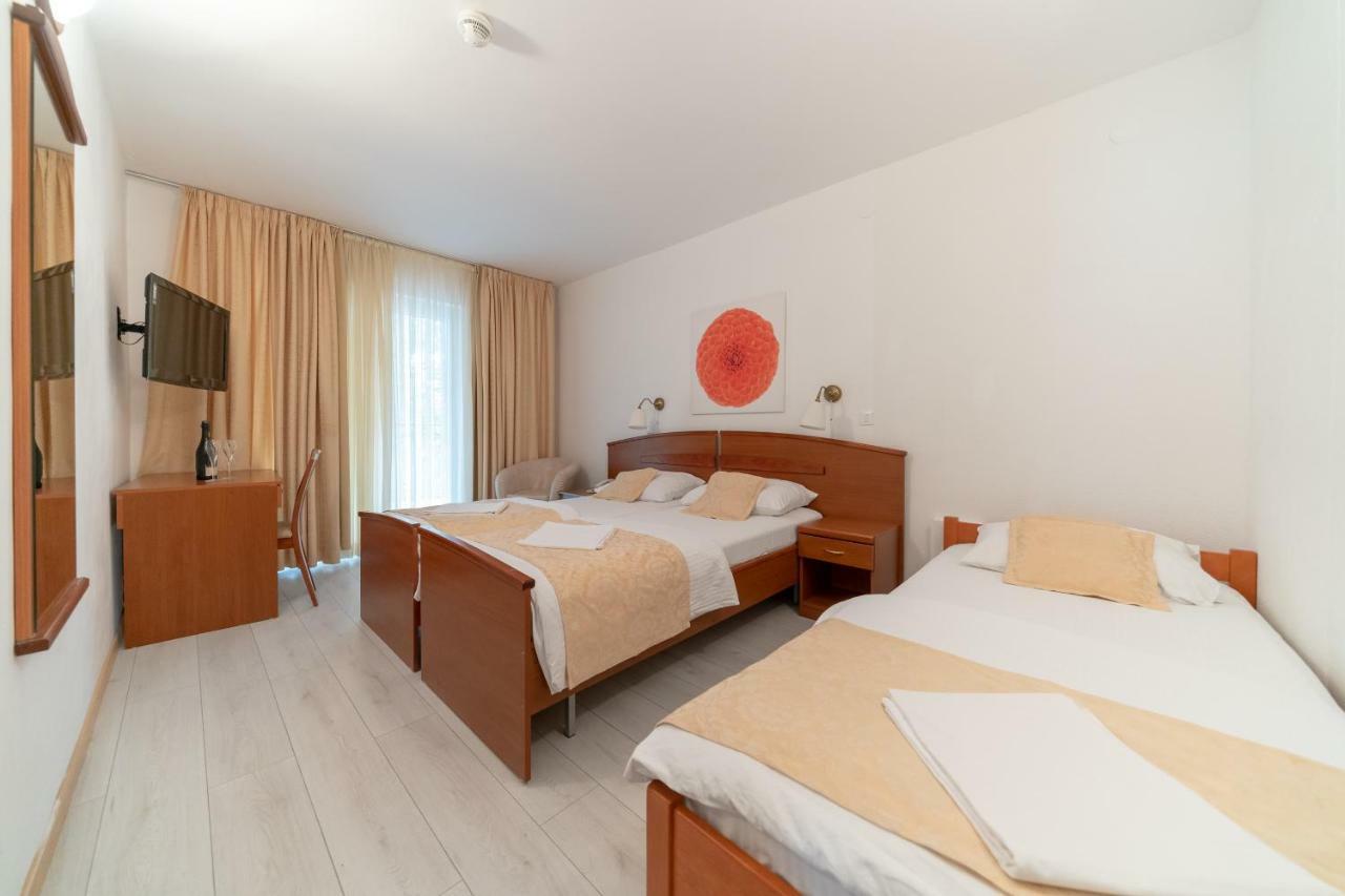 Hotel Hygge Biograd Na Moru Esterno foto