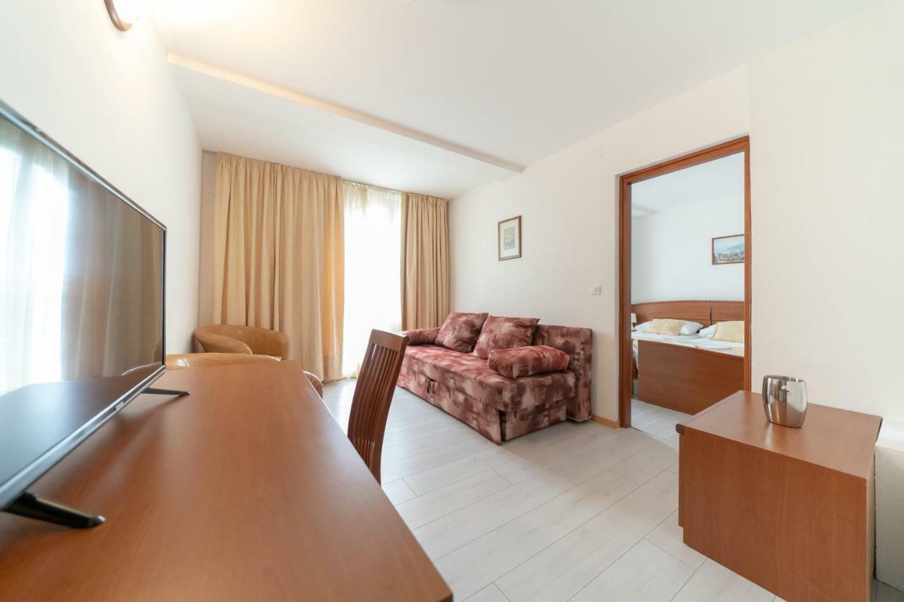 Hotel Hygge Biograd Na Moru Esterno foto