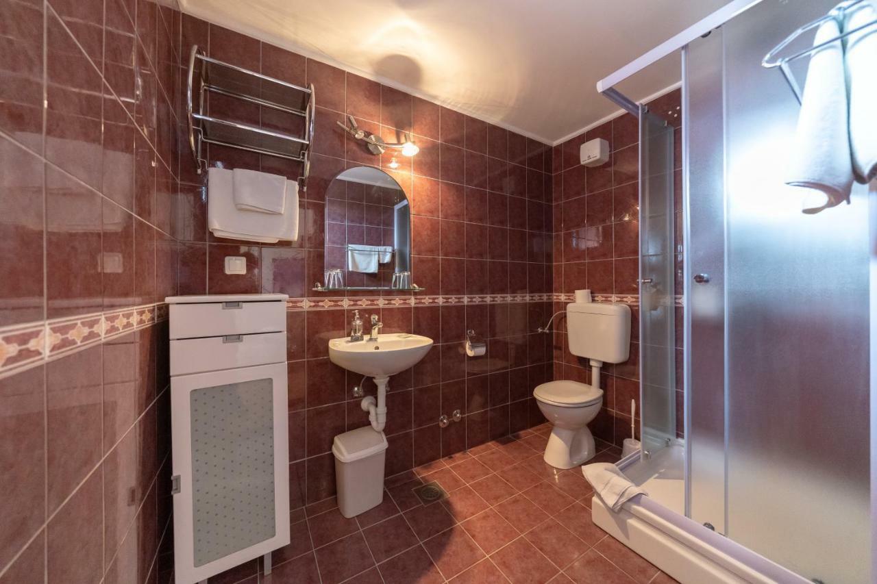 Hotel Hygge Biograd Na Moru Esterno foto
