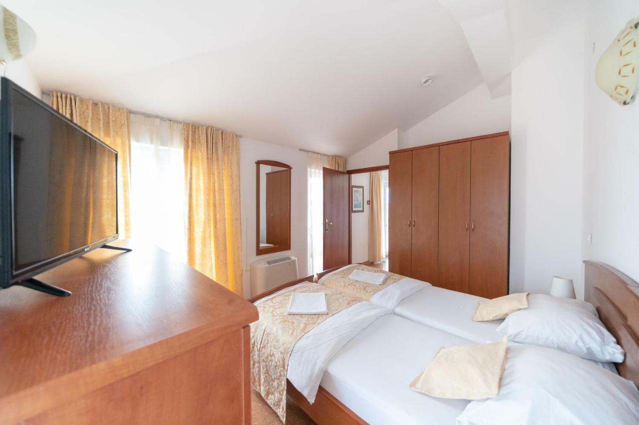 Hotel Hygge Biograd Na Moru Esterno foto