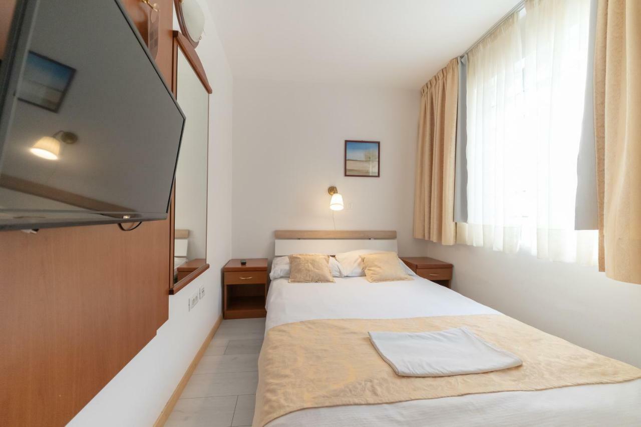 Hotel Hygge Biograd Na Moru Esterno foto