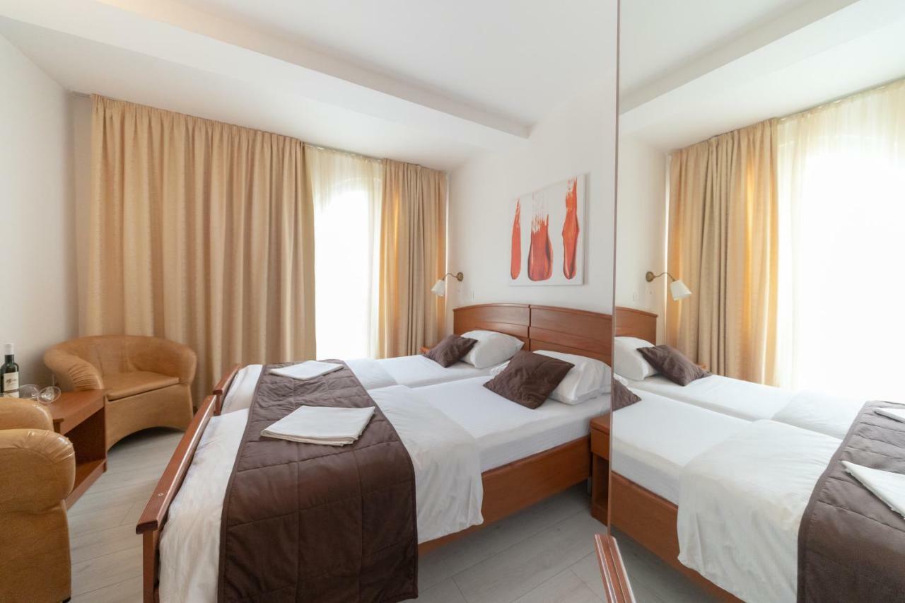 Hotel Hygge Biograd Na Moru Esterno foto